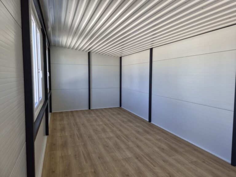 Mobiliroda belső tere laminált padlóval