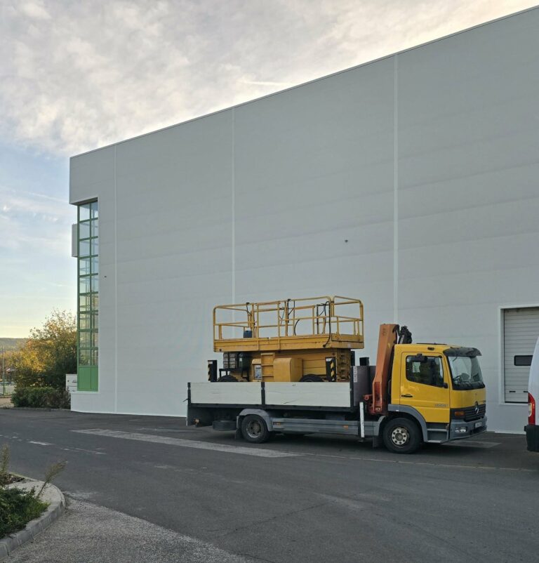 Szendvicspanelozás a Phoenix Pharma Zrt. fóti telephelyén